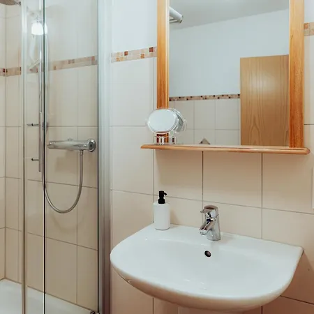 Appartementhotel Seeblick 4* グローナウ